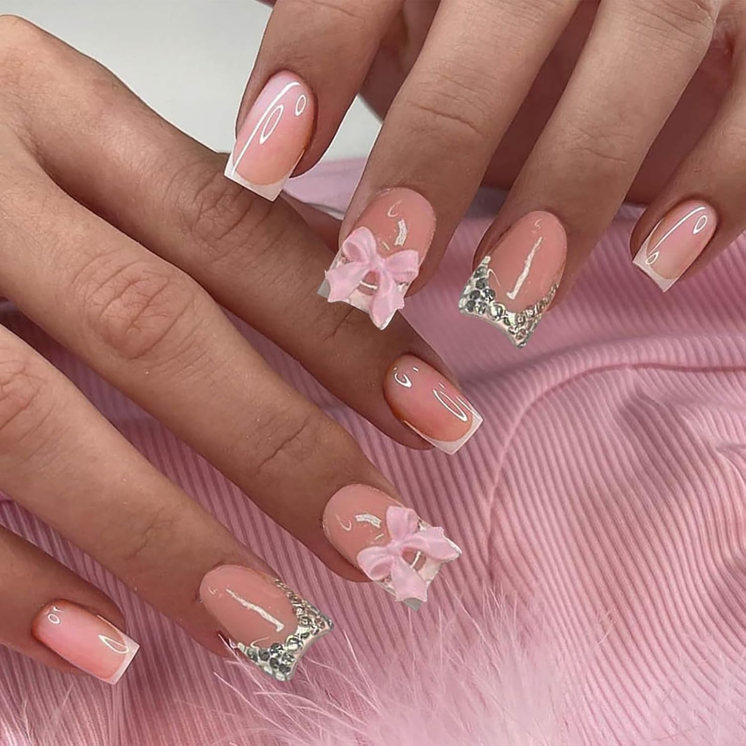 24 pcs Rose Diamant Arc Français Manucure Comprimés Ongles Carrés Strass Motif Nude Rose Ongles Artificiels Couverture Complète Colle Manucure