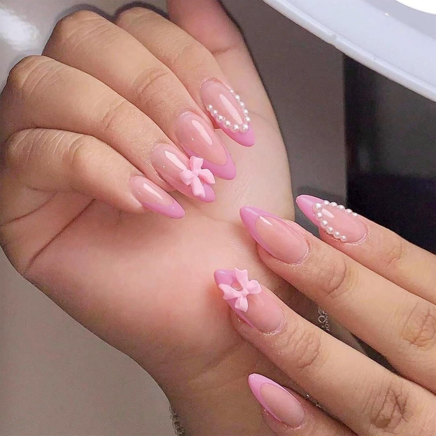 Faux ongles français à pression en amande blanche, 24 pièces, avec nœuds, perles, colle sur faux ongles, paillettes