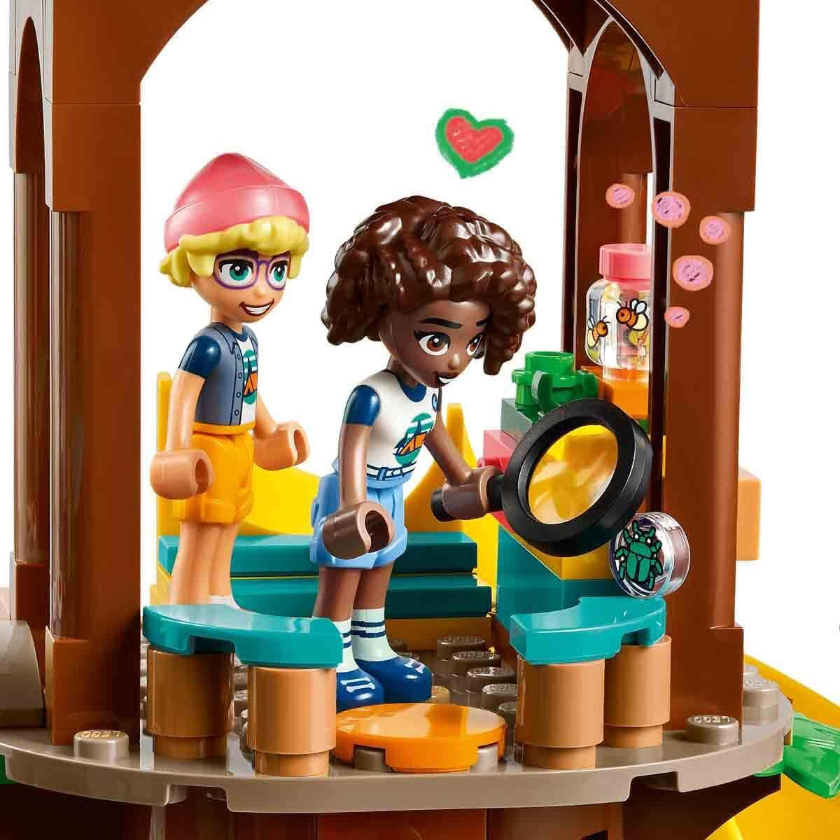 LEGO Friends Tree House At Adventure Camp, set de jeu pour filles et garçons à partir de 8 ans avec 5 figurines et 5 animaux, idée cadeau pour jeux créatifs, jouets de sport, maison de poupée 42631 Sets de construction Besuche den LEGO-Store