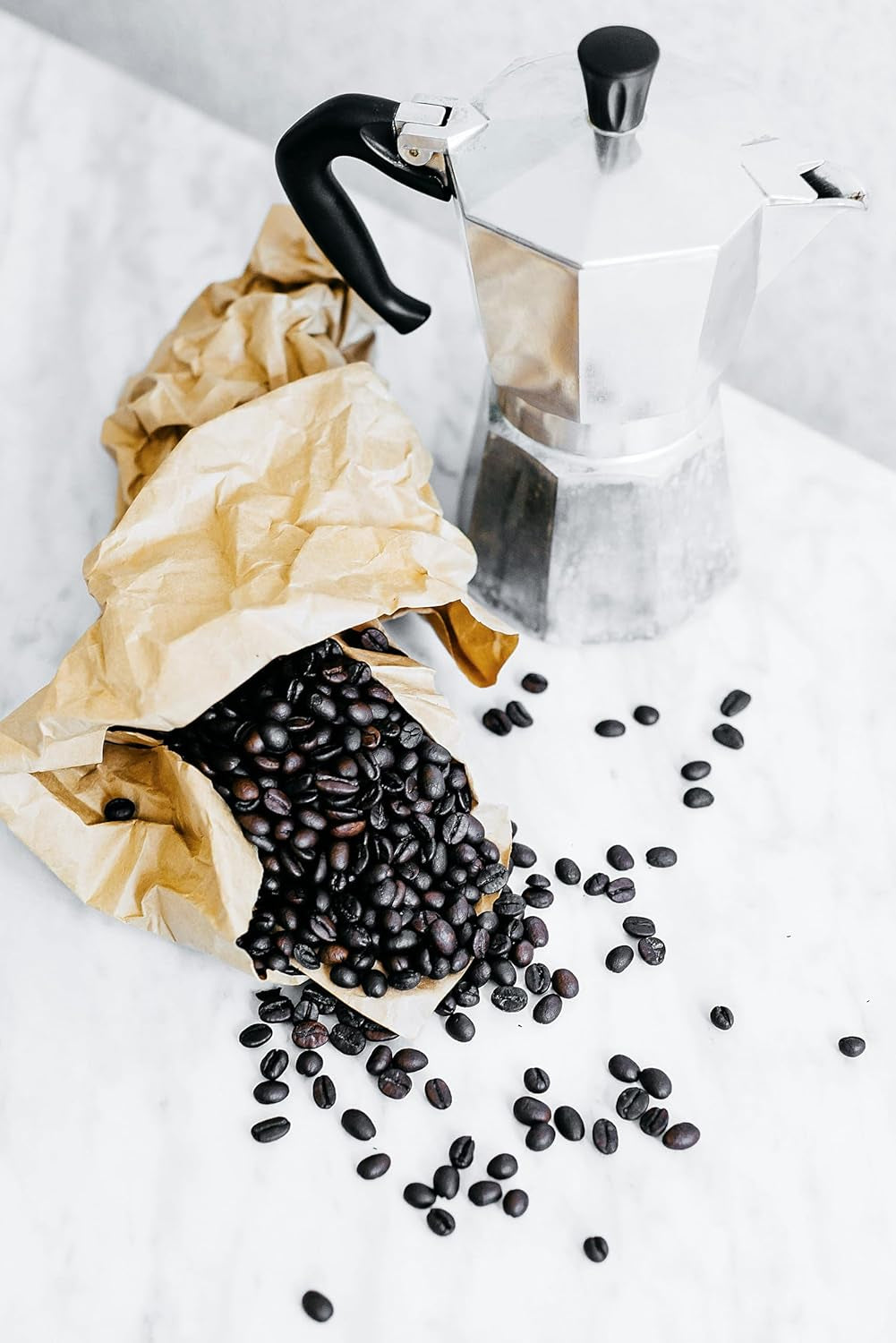 Grains de café décaféinés. Goût pur. Origine : Colombie. Grains de café décaféinés, torréfiés naturellement. Café en grains décaféiné 1 kg. 100% Robusta, les meilleures récoltes d'Amérique du Sud.