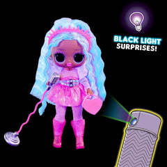 MDR. Surprendre! Tweens Neon Pop Stars - Kitty K - 1 poupée de mode avec surprises rétro-éclairées et plus de 10 vêtements et accessoires Pop Star, y compris un support de micro rétro, conçu pour les enfants de 4 ans et plus