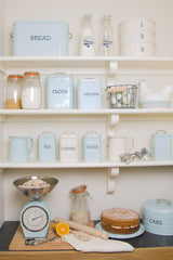 KitchenCraft Living Nostalgia récipient à farine, hermétique, 17 x 12 x 24 cm, crème antique, crème Boîtes de conservation des aliments Naty Shop