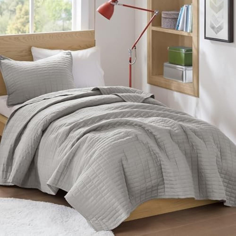 Comfort Spaces Kienna Parure de lit de luxe avec double couture, couverture d'été légère et douce toute l'année, taie d'oreiller assortie, blanc, couverture pour lits king size (264,2 x 228,6 cm), Naty Shop Quilts & Quilts Gris Twin/Twin XL (66"X90")