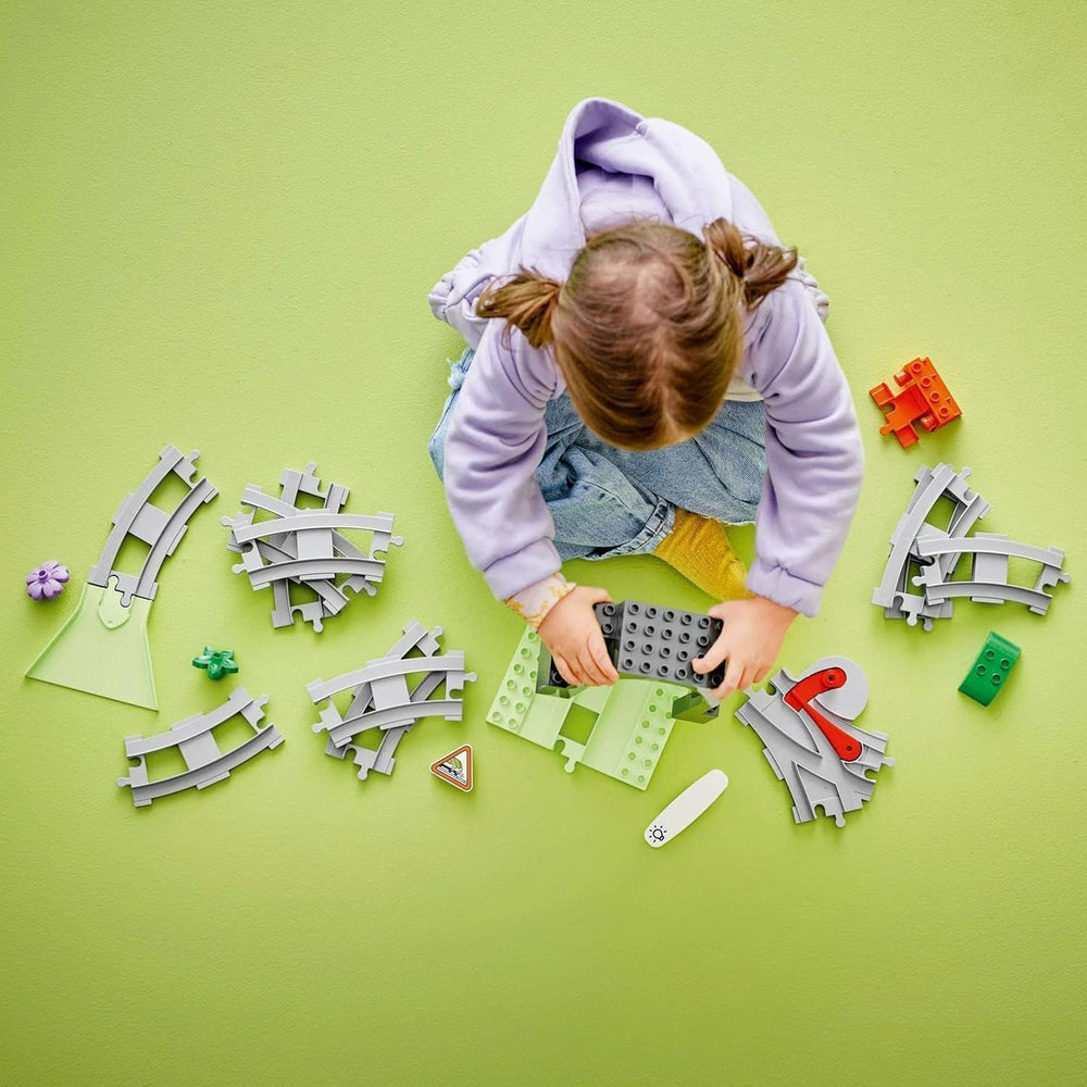LEGO DUPLO Town Tunnel ferroviaire et voies ferrées - Ensemble d'extension, cadeau pour les tout-petits, encourage la dextérité, ensemble de jeu pour les fans de véhicules de 2 ans, jouet d'apprentissage créatif 10425 Ensembles de construction Besuche den LEGO-Store