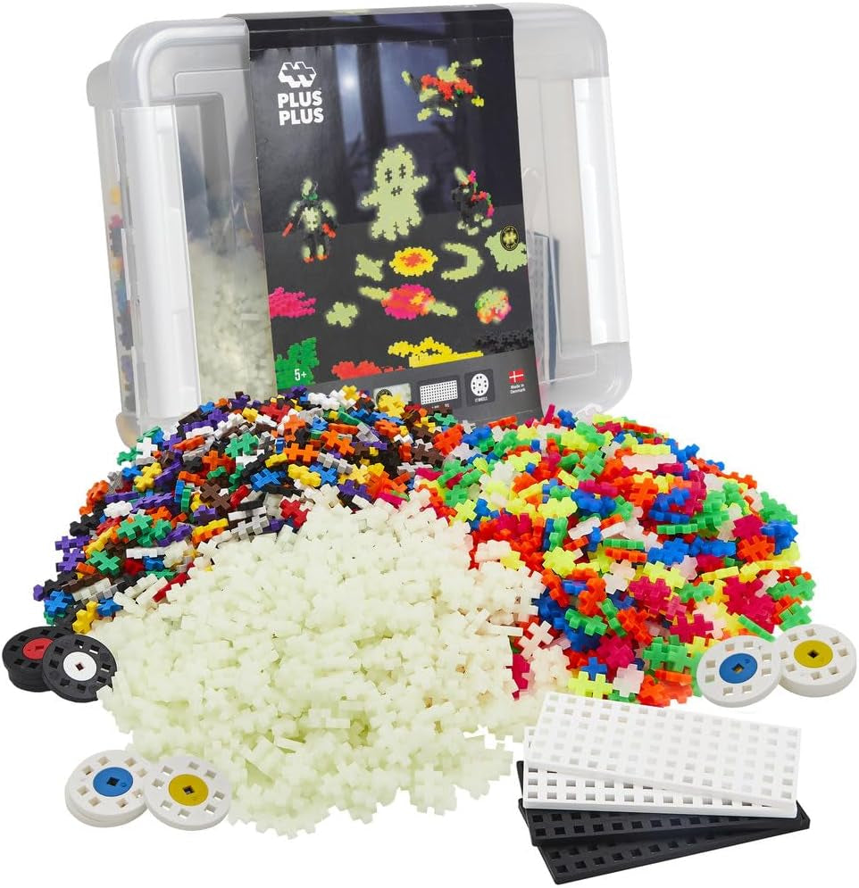 Plus-Plus 9603919 Geniales Konstruktionsspielzeug, Basic XXL Mega-Set, Glow in The Dark, Kreativ-Bausteine, 2000 Teile, Ab 5 Jahren