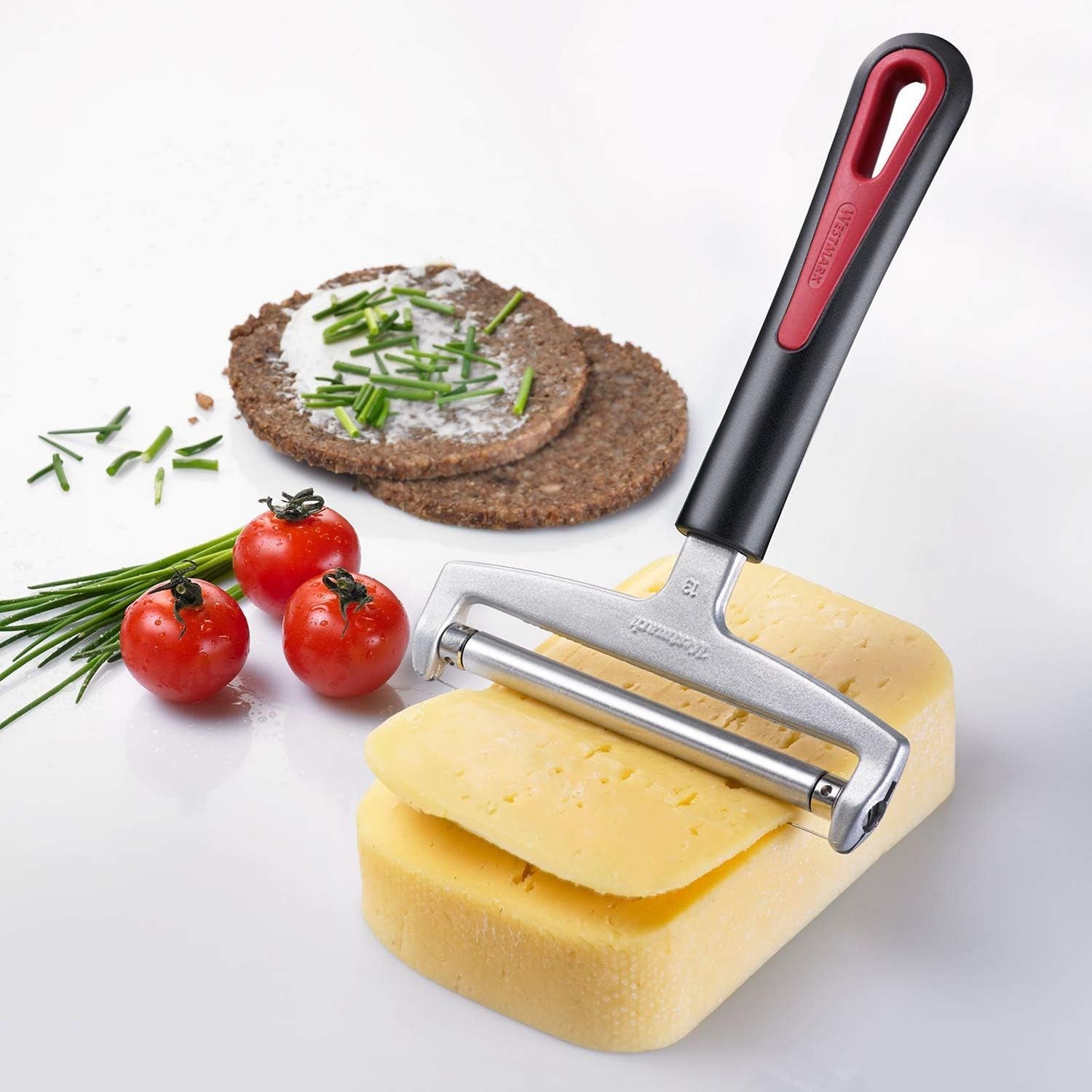 Feliator de brânză Westmark cu rolă și fir de tăiere înlocuibil, grosime de tăiere variabilă, lățime: 12 cm, oțel inoxidabil/aluminiu/plastic, negru/roșu, 29272260, 17 x 12 x 2 cm