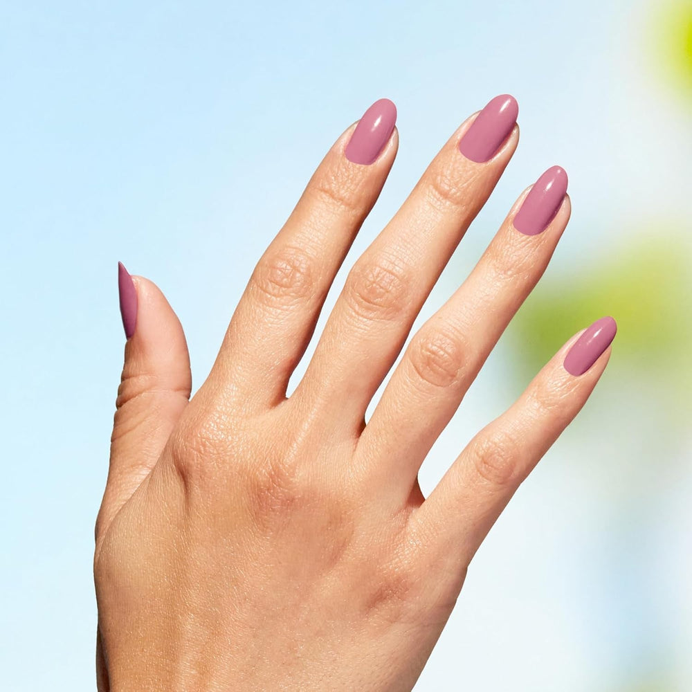 OPI Nature Strong Base & Top Coat – formulă vegană cu ingrediente naturale – bază și top coat inspirate din îngrijirea pielii pentru unghii cu aspect sănătos instantaneu
