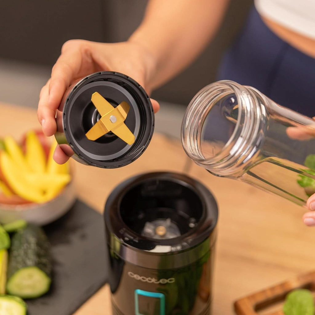 Cecotec Tragbarer Einzelstandmixer Power Titanium 300 Easygo. 350W, Zerkleinert Eis, 4 Klingen Mit Schwarzer Titanbeschichtung, Inklusive 2 Kühlröhren, 2 Tragbaren Bechern Und 2 Deckeln Mama si Copilul Naty Shop