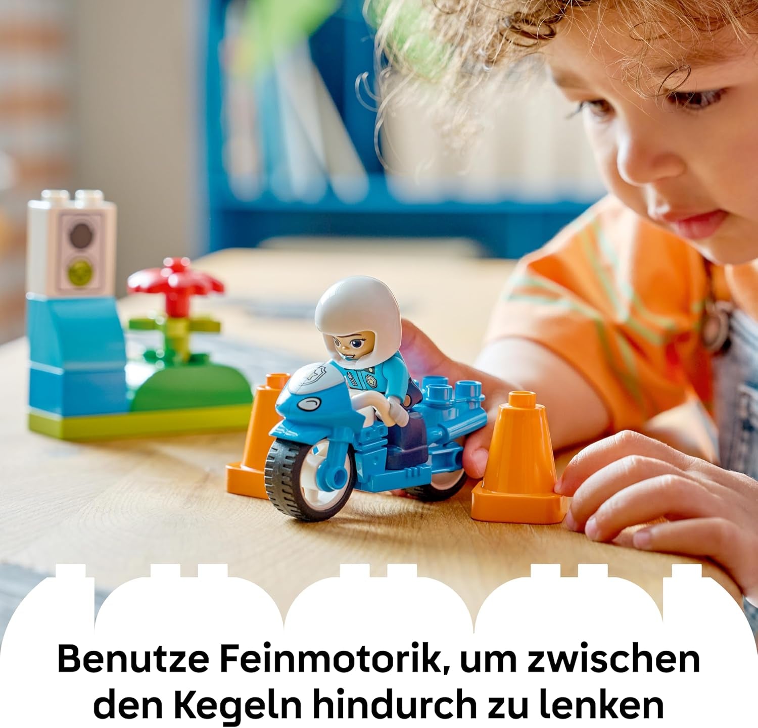 LEGO DUPLO Blaues Polizeimotorrad - Lernspielzeug zur Förderung der Motorik für Kleinkinder - inkl. Motorrad, Polizisten Figur und Verkehrsampel - Geschenk für Jungen und Mädchen ab 2 Jahren - 10471