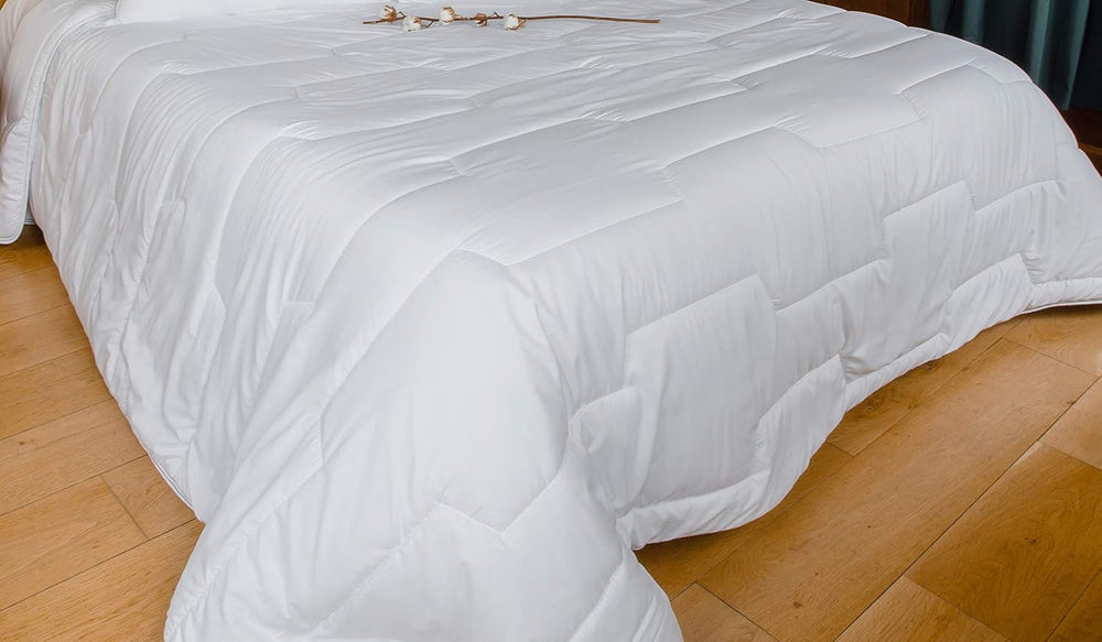 COLAS NORMAND Couette anti-acariens et antibactérienne, légère, 260 X 240 cm, effet longue durée, hygiène parfaite, microfibre, douce et confortable, lavable, blanc 53130250 Couettes et couettes Naty Shop