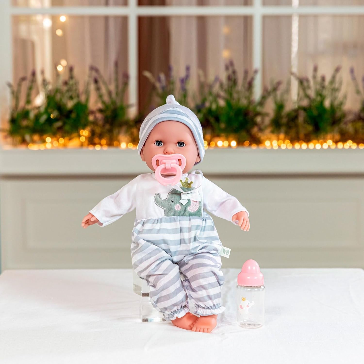 JC Toys- Muñeca Berenguer Boutique de Cuerpo blando de 38 cm, sus ojos se abren y cierran, incluye ropa y accesorios, gris, diseñado por Berenguer, +2 años