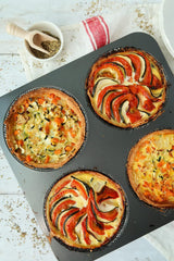 Hamburgerbrötchen, Perforiert, Antihaftbeschichte, 4 Runde Mulden Mit Je 12 Cm, Pfannengröße 28 X 28 Cm, 2.5 Cm Tief, Mittelgroß, Schwarz Moules et plaques pour la pâtisserie Naty Shop