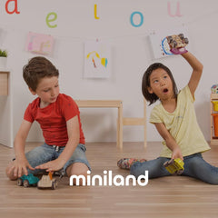 Strick-Kleiderset für Miniland Dolls, aus recyceltem Material, für 21cm Puppen. Modell: Pullover und Hose, weiß und blau