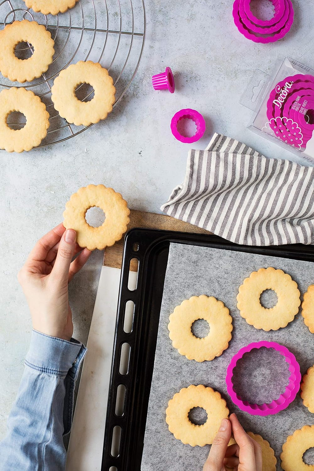 0255301 Jeu de moules à biscuits, ronds ondulés, 6 pièces, 1,5/2,5/3,5/5/6,5/8 cm