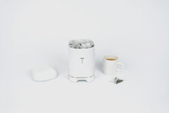 KitchenCraft Lovello Boîte à thé en acier blanc avec surface texturée style années 1950 avec couvercle pour thé en vrac et sachets de thé 11 cm x 11 cm x 19 cm Blanc glacé Naty Shop