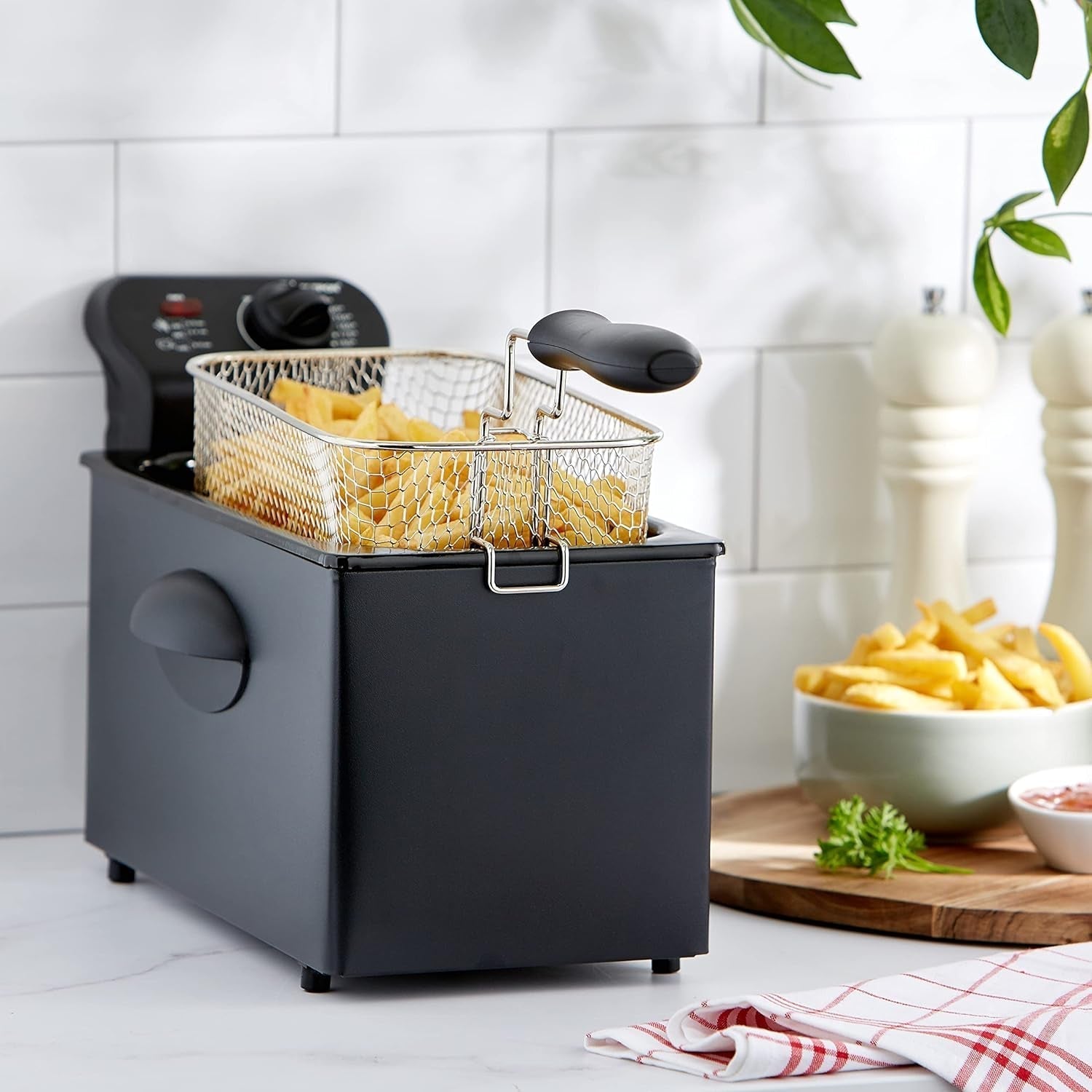 Friteuse à huile Bestron avec technologie zone froide, 3,5 litres, 2000 watts Électroménager Naty Shop