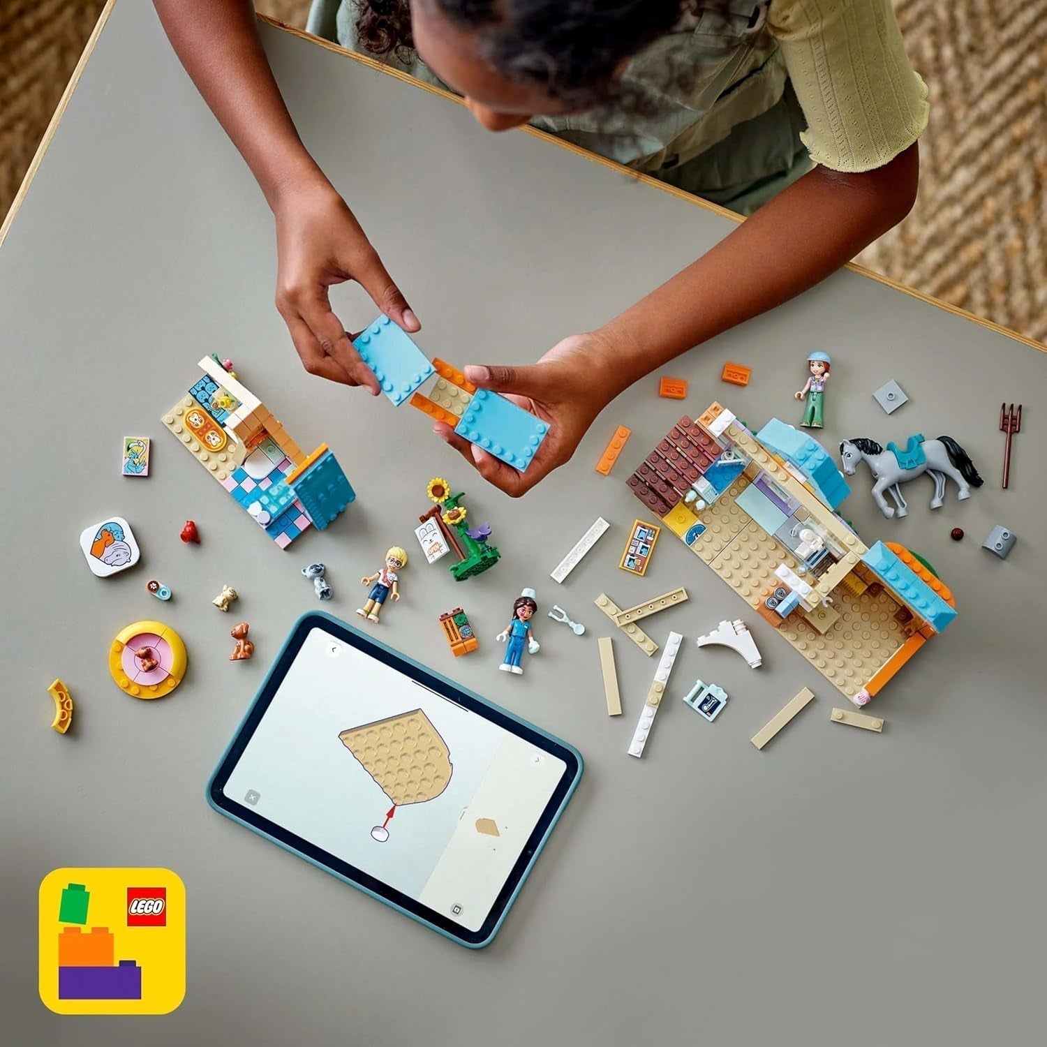 Cabinet vétérinaire LEGO Friends pour chevaux et animaux domestiques, ensemble de jeu et de construction pour un jeu de rôle imaginatif avec 3 figurines et 5 figurines d'animaux, idée cadeau pour les filles de 7 ans 42651 Ensembles de construction Besuche den LEGO-Store
