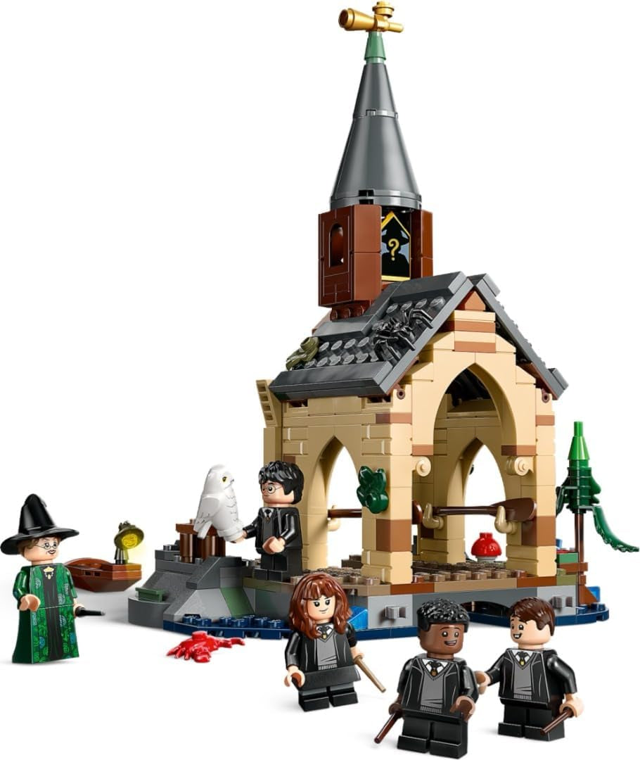 LEGO Harry Potter Modèle de hangar à bateaux du château de Poudlard pour enfants, comprend 2 bateaux à construire et 5 mini figurines, cadeau pour les filles, les garçons et tous les fans à partir de 8 ans 76426 Ensembles de construction Besuche den LEGO-Store