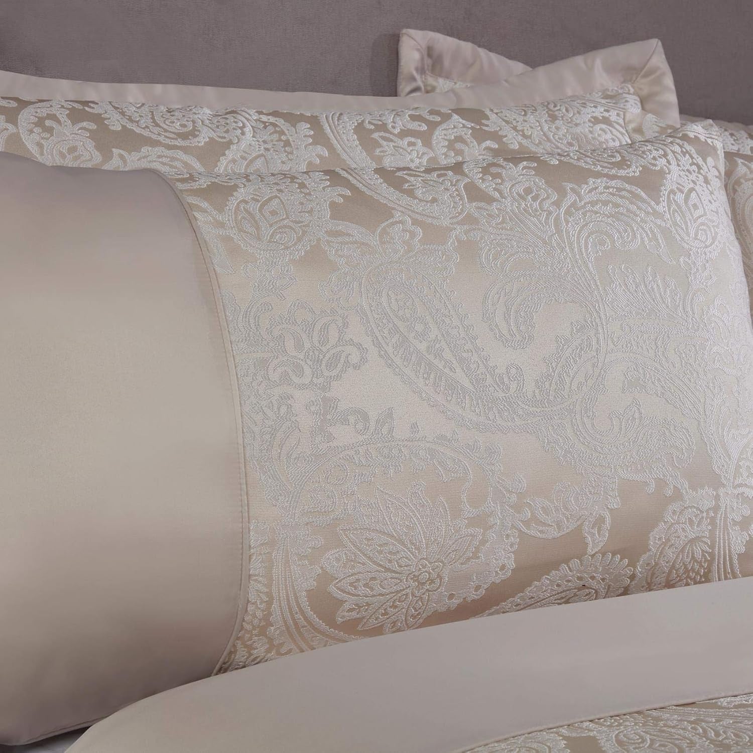 Couette Duchesse pour lit king size, 100% polyester, crème Emma Barclay Lits et Couettes