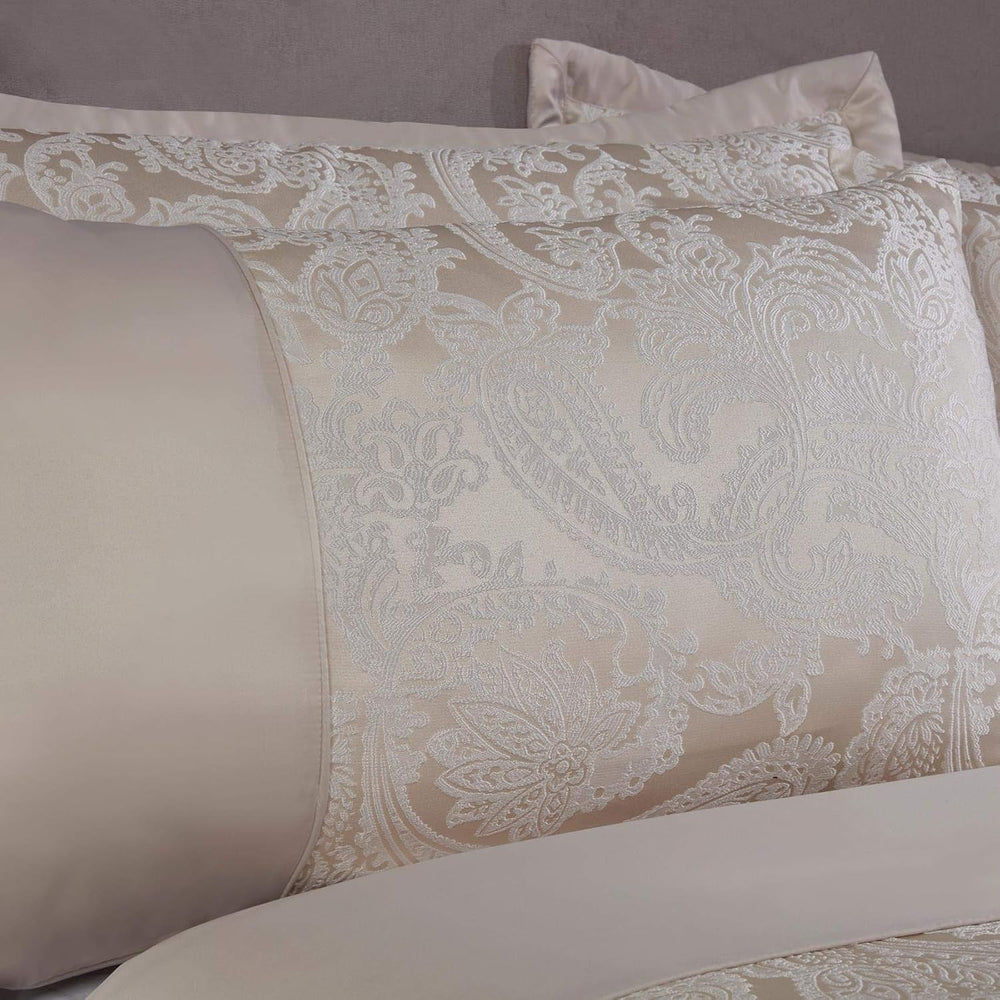 Couette Duchesse pour lit king size, 100% polyester, crème Emma Barclay Lits et Couettes