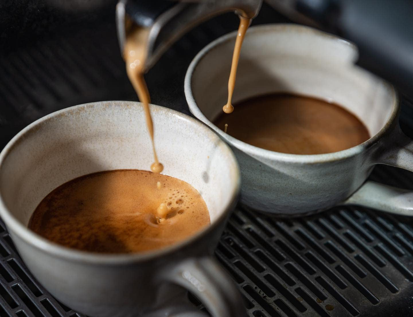 Espresso n°5 - Mélange Arabica de coffee858 (320g). Pur mélange d'Arabica du Brésil 45%, du Honduras 20%, du Guatemala 20% et d'Ethiopie 15%.