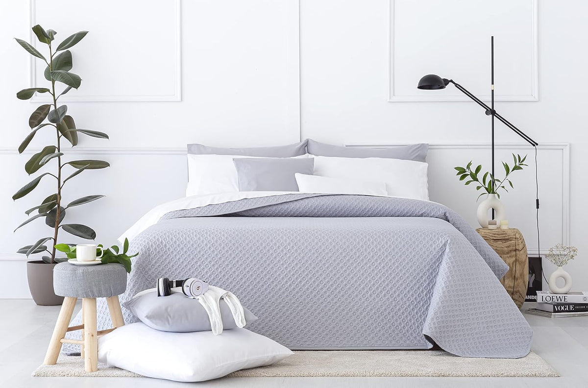 Todocama Fine Boutique couvre-lit avec motif piqué, pour printemps, été, automne et hiver, 100% microfibre super douce, couverture multifonctionnelle, 140/150/160-250 X 260 cm, gris clair Lits et couvertures Besuche den Todocama-Store Gris clair 250 X 260 Cm