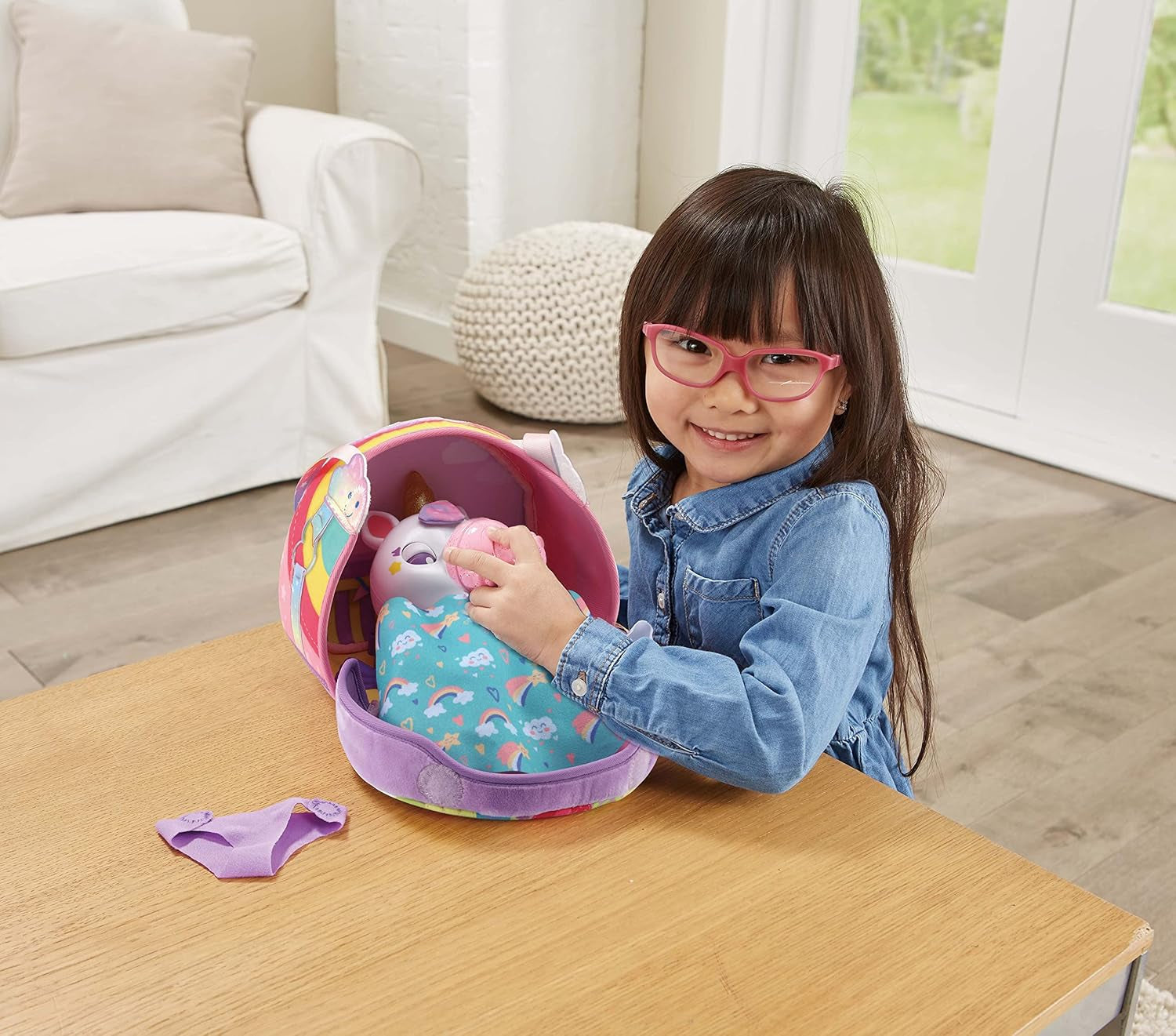 VTech Little Love - Emily Einhorn mit Handtasche – Süße Puppe mit Tasche, in der sie getragen Werden kann – Für Kinder von 3-8 Jahren
