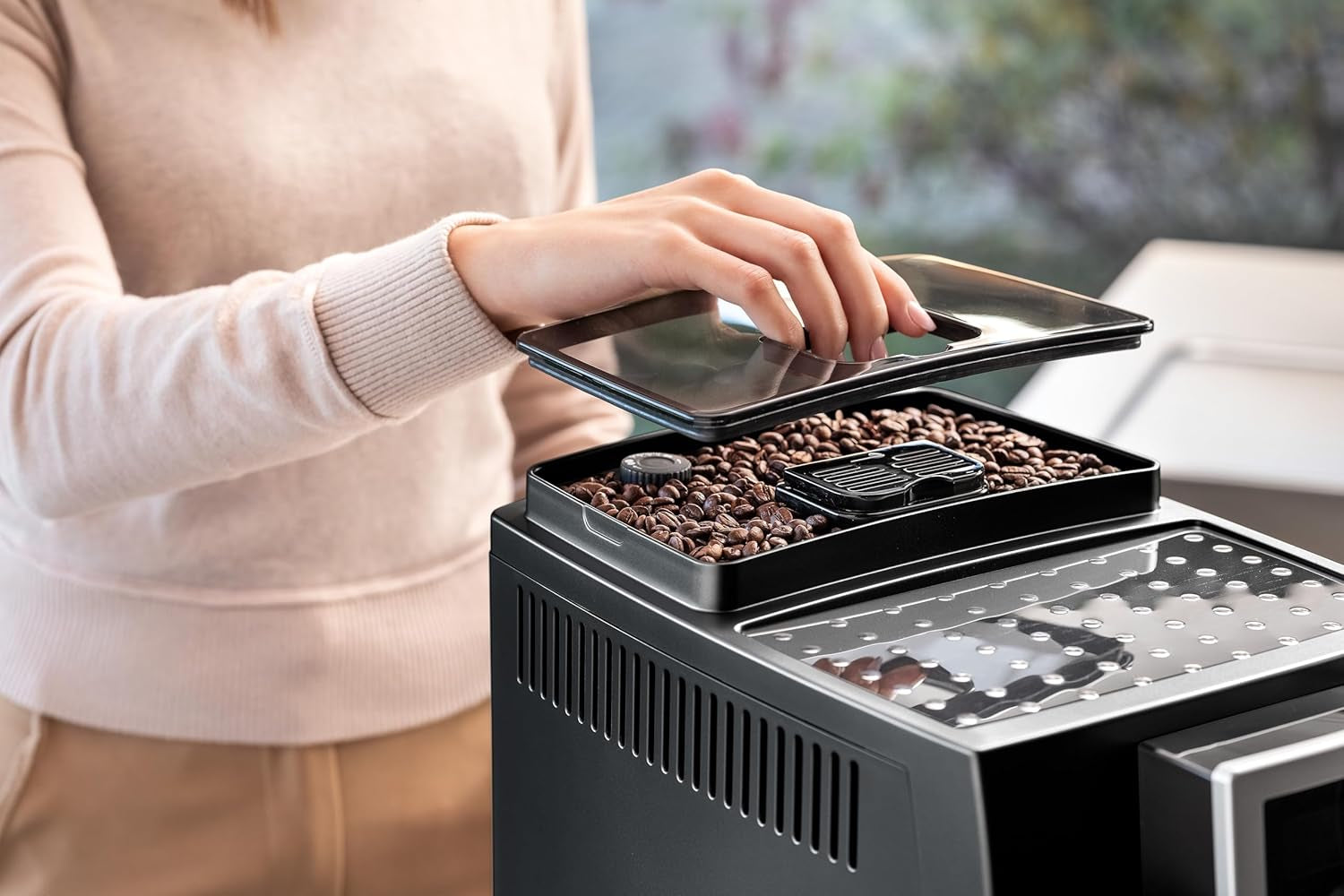 De'Longhi Magnifica S Smart ECAM 230.13.B Espressor complet automat cu spumator de lapte pentru cappuccino, espresso, cafea și cafea lungă, butoane de selecție directă și control rotativ, funcție 2 căni, negru