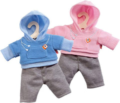 Heless 2240 - Jogginganzug für Puppen, 2-teilig, in den Farbvarianten Blau oder Rosa, 1 von 2 Designs (zufällige Auswahl), Größe 35 - 45 cm