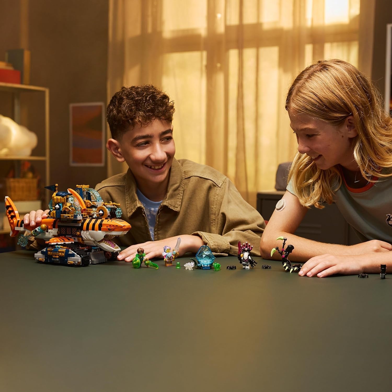 LEGO DREAMZzz 2in1 Tigerhai-Fahrzeug - Spielzeug verwandelbar in Piratenschiff mit Kanone - inkl. 5 Minifiguren und 2 sammelbaren Schatz-Kreaturen - Geschenk für Jungen ab 9 Jahren - 71515