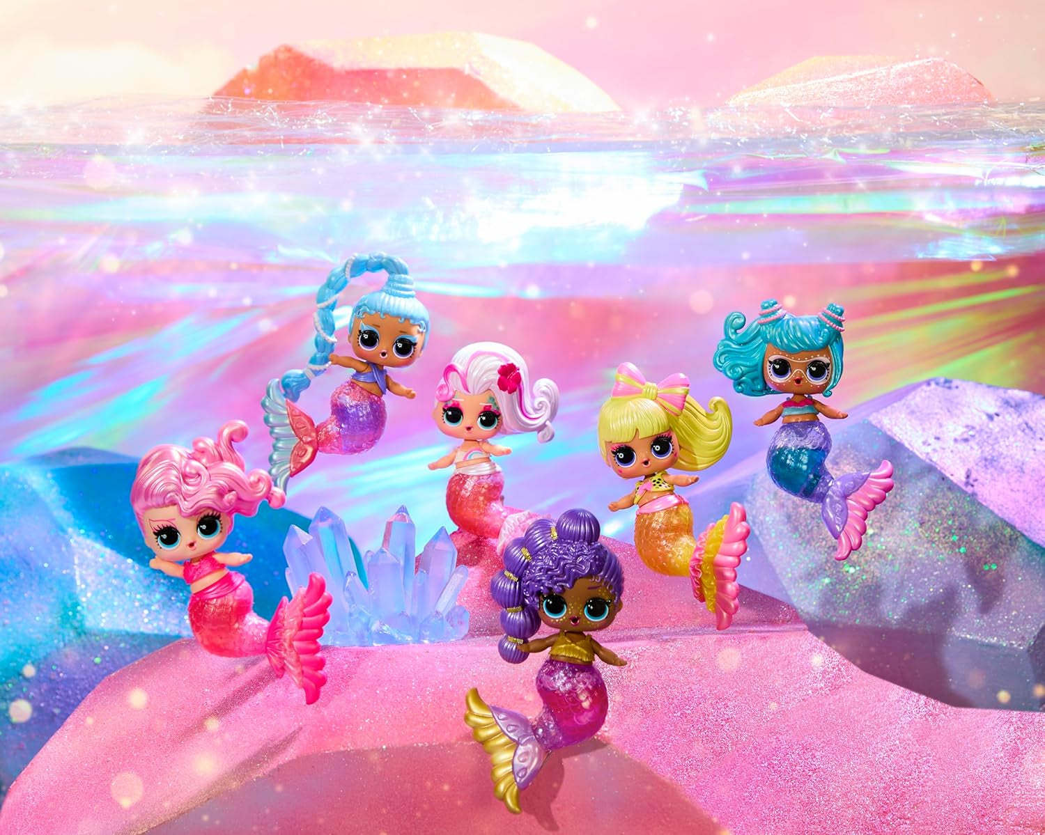 Mdr Surprise ! Mermaids Makeover Magic Tots - Véritable brillant à lèvres pour vous et votre poupée à fabriquer vous-même, mélanger et créer du maquillage, jeu d'eau amusant, 6 poupées à collectionner - 4 ans et plus
