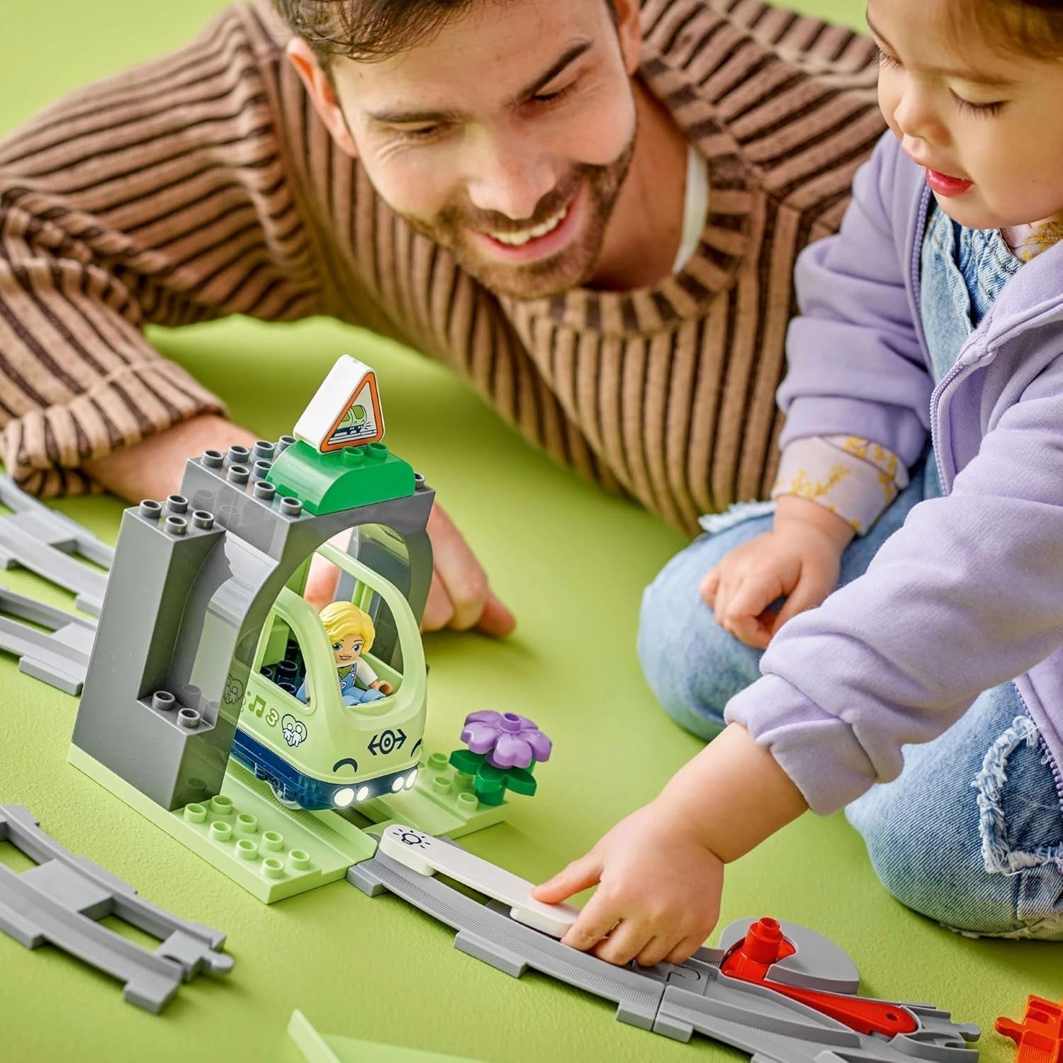 LEGO DUPLO Town Tunnel ferroviaire et voies ferrées - Ensemble d'extension, cadeau pour les tout-petits, encourage la dextérité, ensemble de jeu pour les fans de véhicules de 2 ans, jouet d'apprentissage créatif 10425 Ensembles de construction Besuche den LEGO-Store