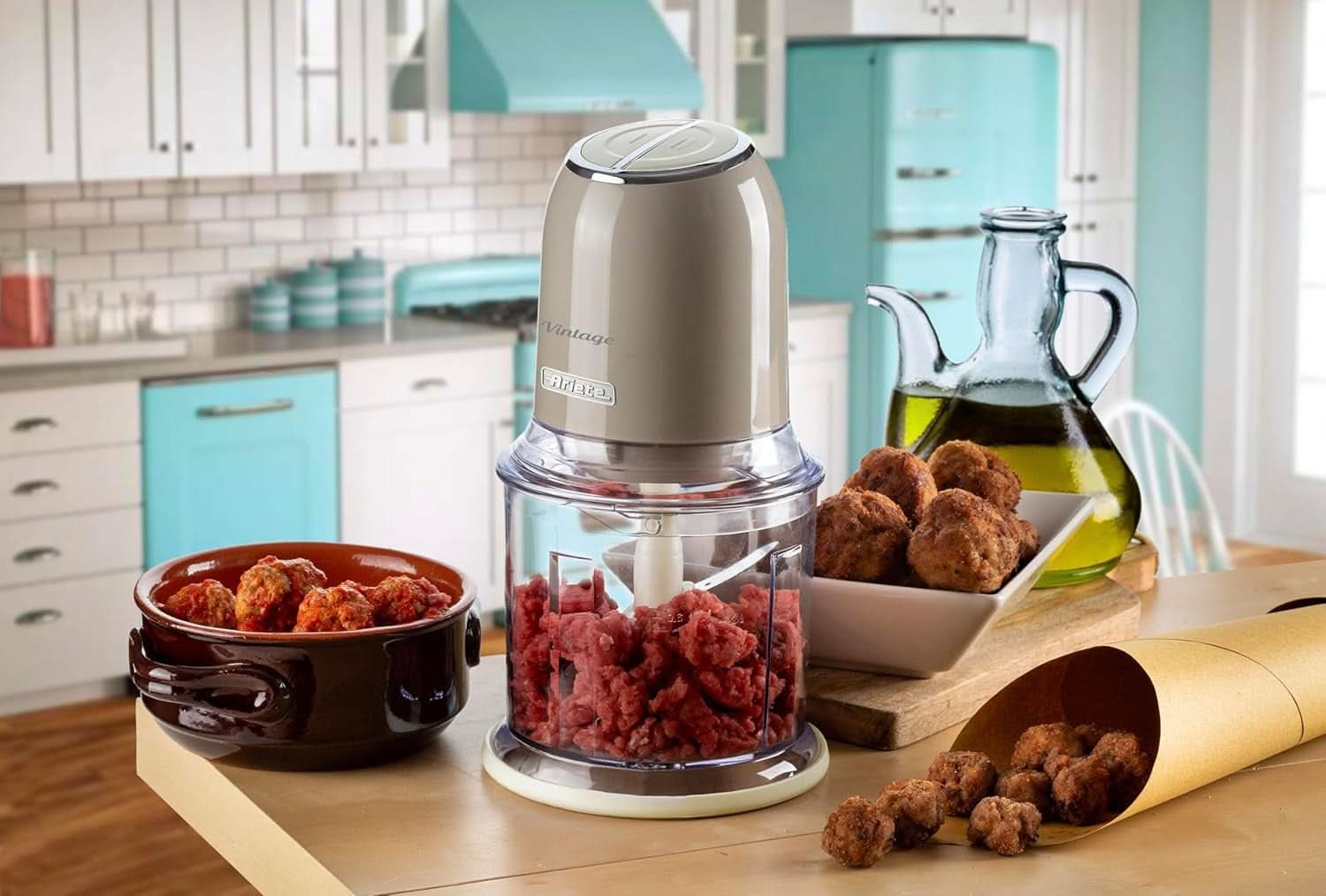 Ariete Vintage 438, Retro Elektrischer Gemüse- Und Ice-Crusher Mit 2 Geschwindigkeitsstufen, 4 Edelstahlklingen, Rutschfesten Standüßen, 600 Ml Fassungsvermögen, 400W, Beige Mother and Child Naty Shop