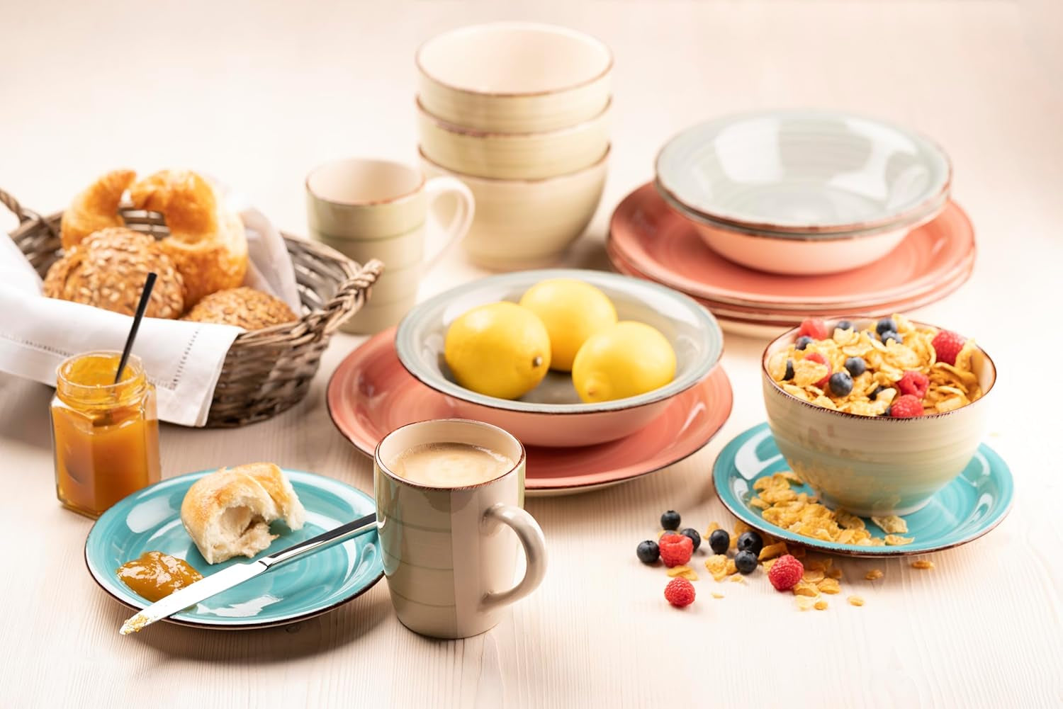 MÄSER 931495 Bel Tempo II Service de table pour 6 personnes au look vintage moderne, service de table 12 pièces, peint à la main, rose, grès