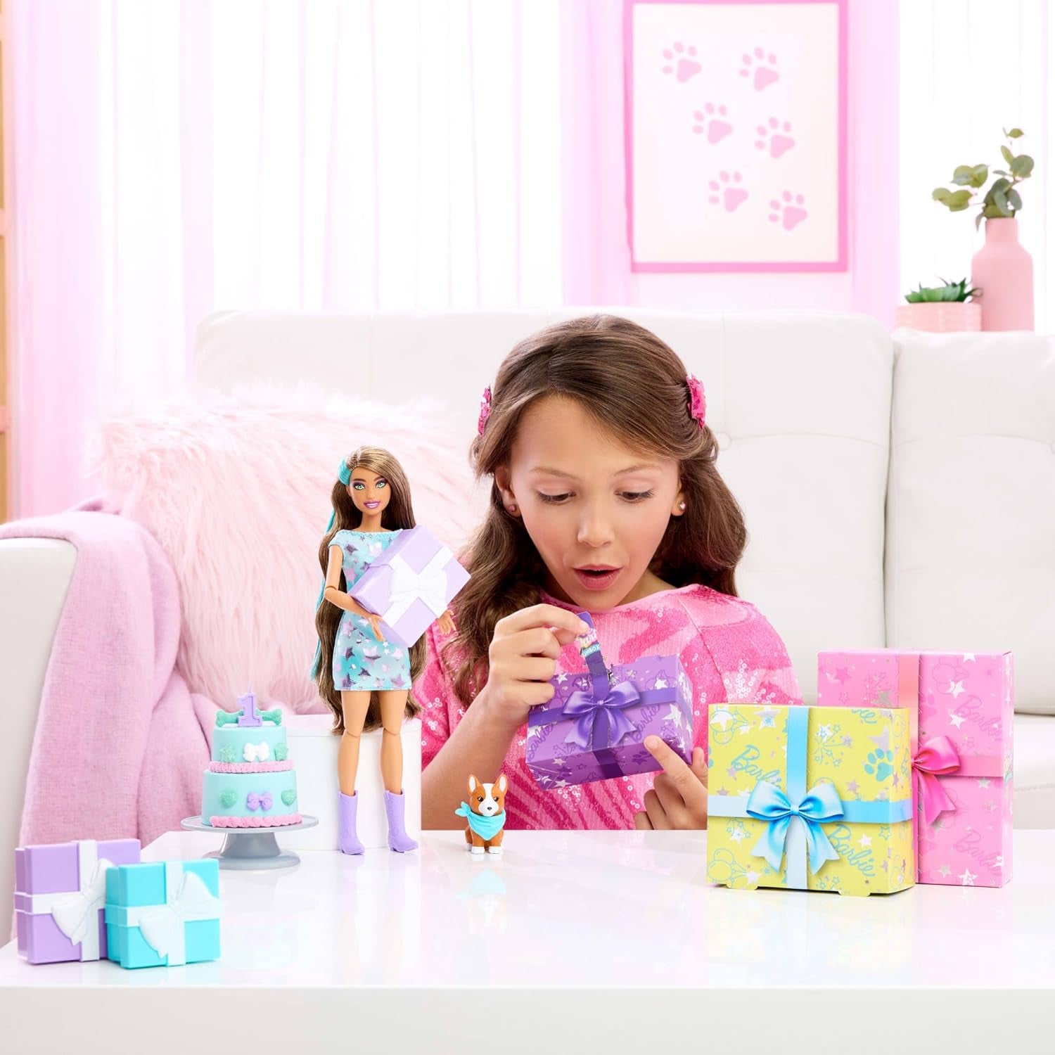 Barbie Party Doll Sans boîte et accessoires Anniversaire Pet Series 10 Surprise Party Star Set comprenant effet de changement de couleur et décorations de gâteaux JFG72