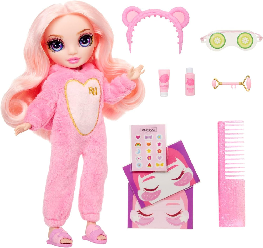 Rainbow High Junior High PJ Party - Bella (Pink) - 22 cm Puppe mit weichem Einteiler, Hausschuhen und Spielzubehör - Kinderspielzeug - Ideal für 4-12 Jahre