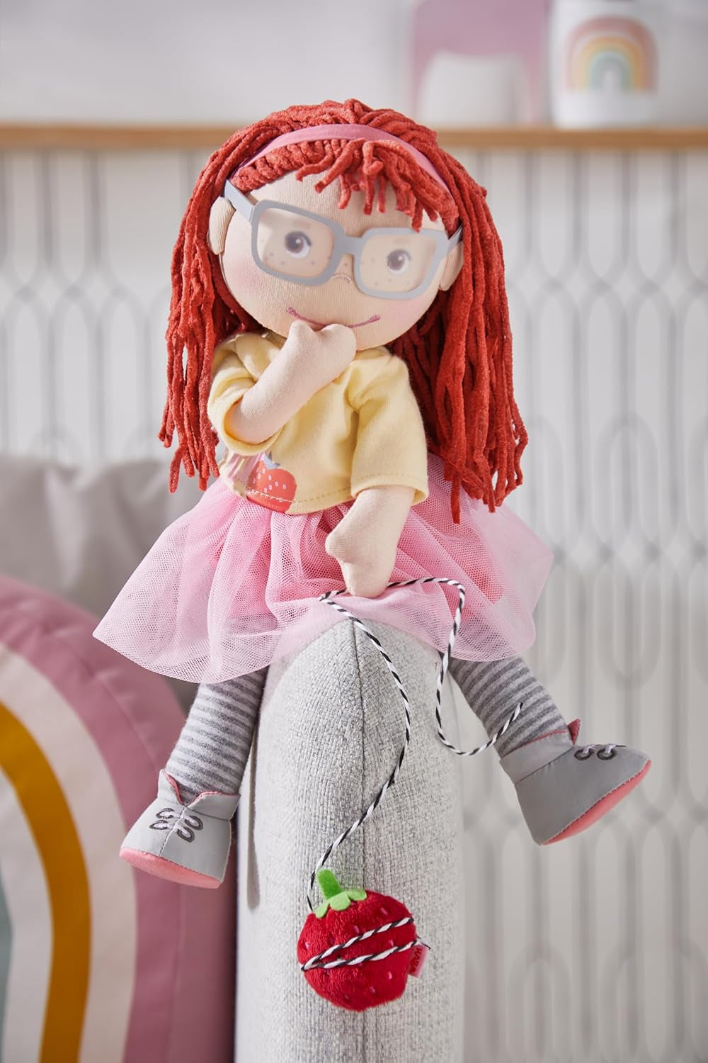 Poupée HABA AVA, poupée 30 cm avec lunettes, poupée douce pour enfants à partir de 18 mois