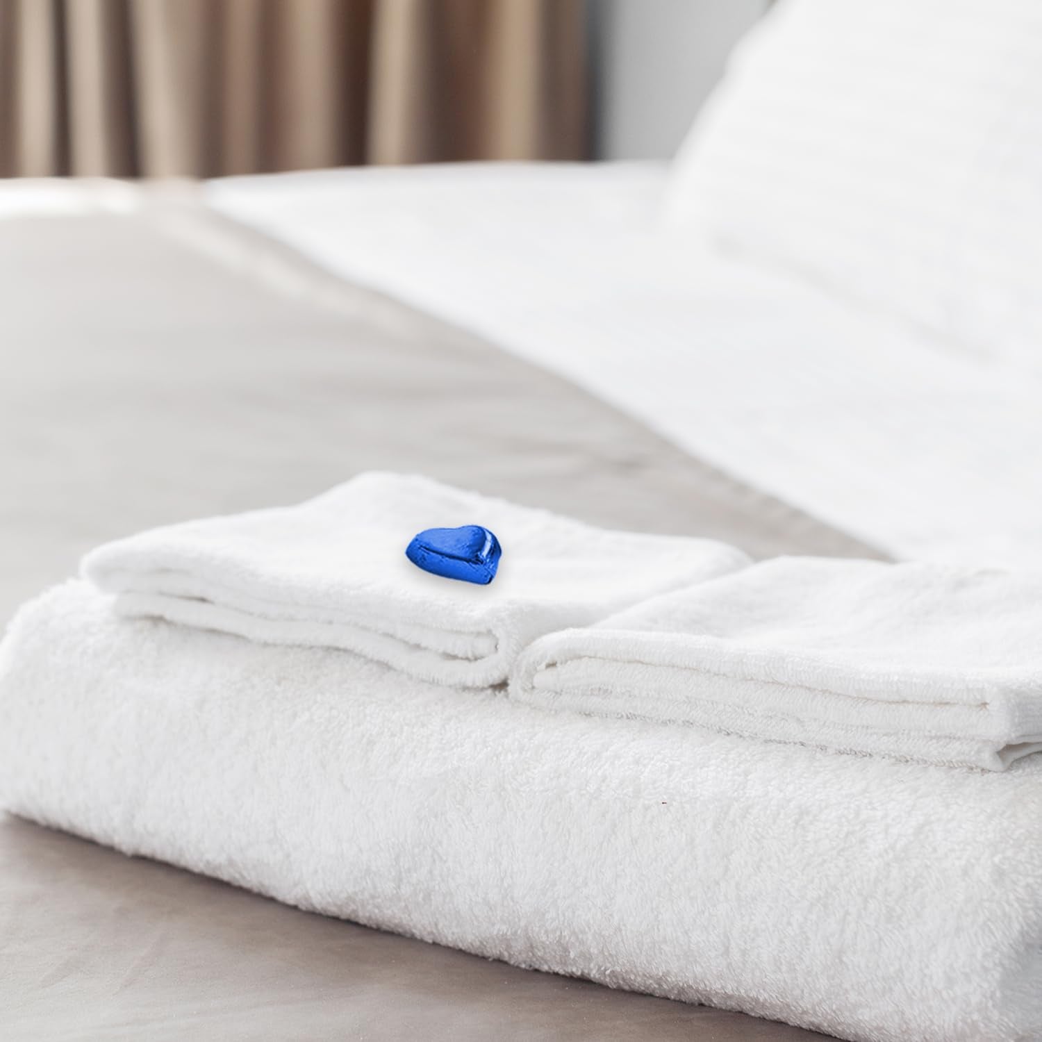 Günthart 150 cœurs en chocolat bleu fourrés au nougat | Pingouins à la crème de nougat | Coeurs de pingouin au chocolat bleu | Concours | Coeurs de chocolat bleu | Pingouin (1,2 kg)