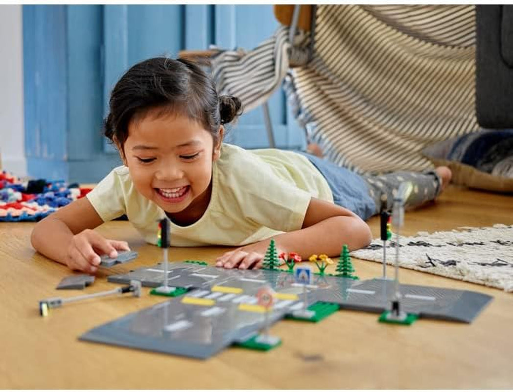 LEGO City Road Intersection avec feux de circulation - Ensemble de construction avec briques phosphorescentes 60304 Jeux de construction Besuche an LEGO-Store