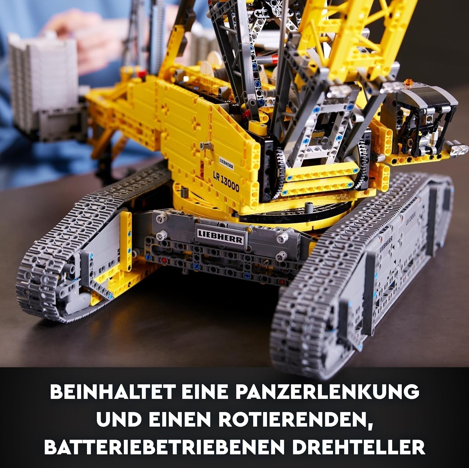 LEGO Technic Liebherr LR 13000 Ensemble de grue sur chenilles, construisez le meilleur modèle de véhicule de construction télécommandé avec application Control+, grue avec système de treuil et bras de levage, grand modèle pour adultes 42146 Besuche Den LEGO-Store Ensembles de construction