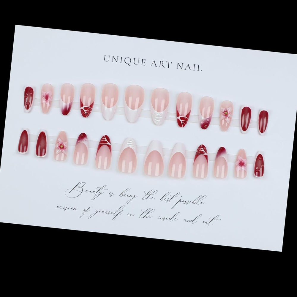 Mouyouglow 30 pièces faux ongles courts rayures blanches couleur chair florale 3D motif français Y2K fleur colle à ongles pointes blanches argent ondulé été INS faux ongles