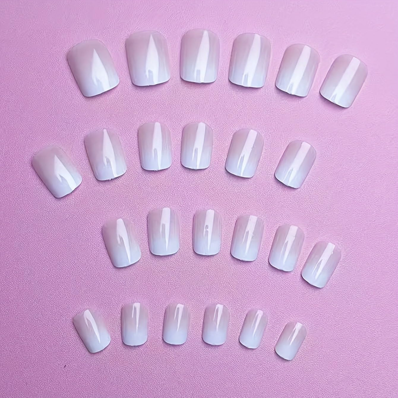 Ensemble de faux ongles adhésifs – Faux ongles français – 24 pièces, design carré court, ongles artificiels dégradés blanc et rose, manucure ballerine (dégradé rose court)
