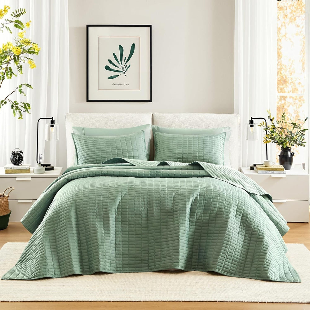 Comfort Spaces Kienna Parure de lit d'été de luxe à double couture, légère, douce, toute l'année, taies d'oreiller assorties, blanc, couverture pour lits king size (264,2 x 228,6 cm), Naty Shop Quilts & Quilts Sage Gland, couvre-lit surdimensionné Queen (102" x 118")