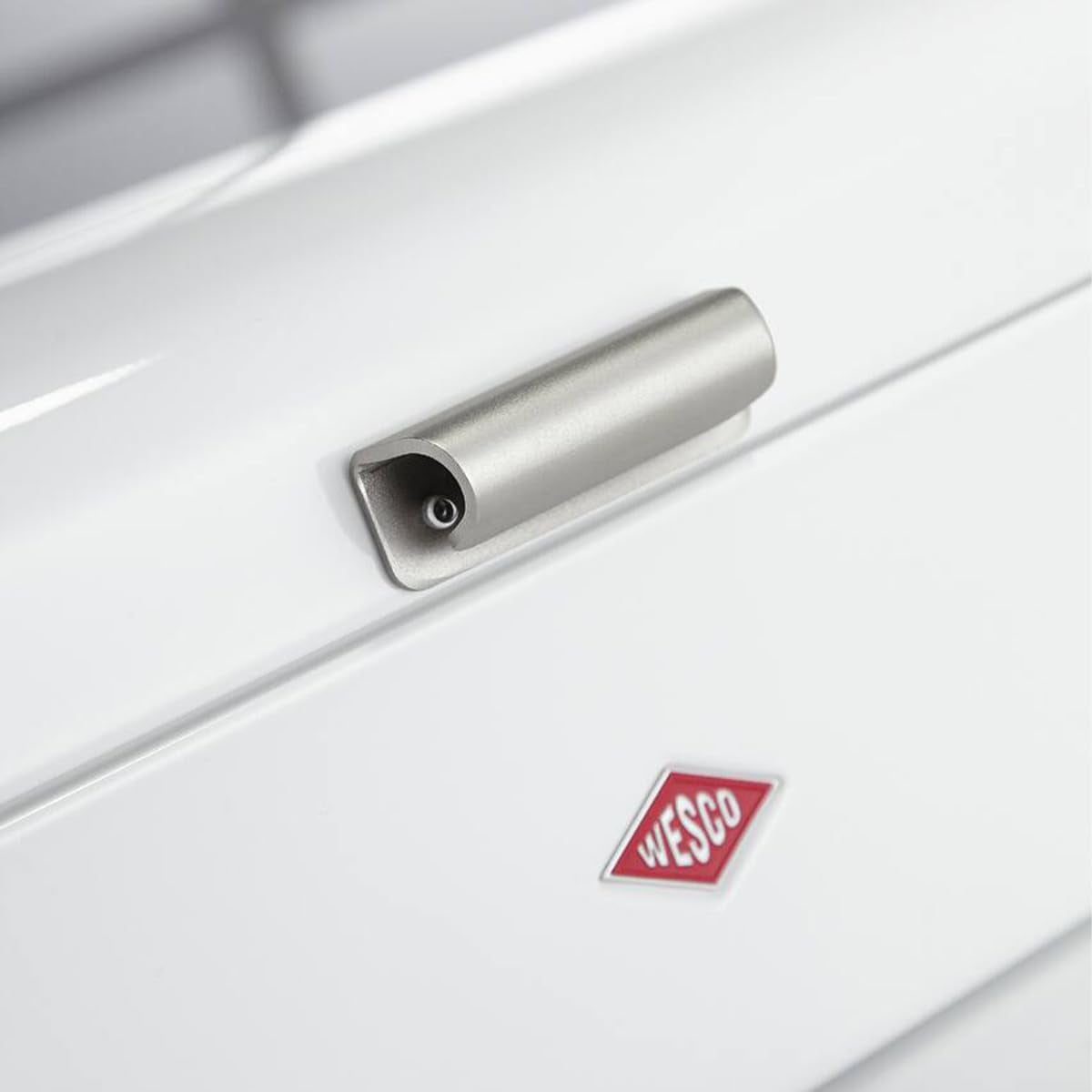 Corbeille à pain Wesco Grandy en noir mat, tôle d'acier thermolaquée, trous d'aération et poignée robuste Boîtes de conservation alimentaire Naty Shop