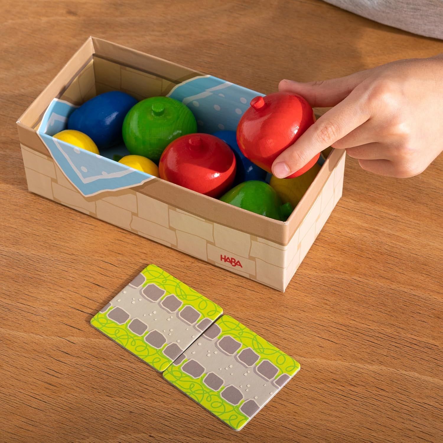 HABA Premier Verger – Mes premiers jeux : Jeu de société et familial sur les couleurs et les formes, Jouet classique en bois pour les tout-petits à partir de 2 ans – 1004655001