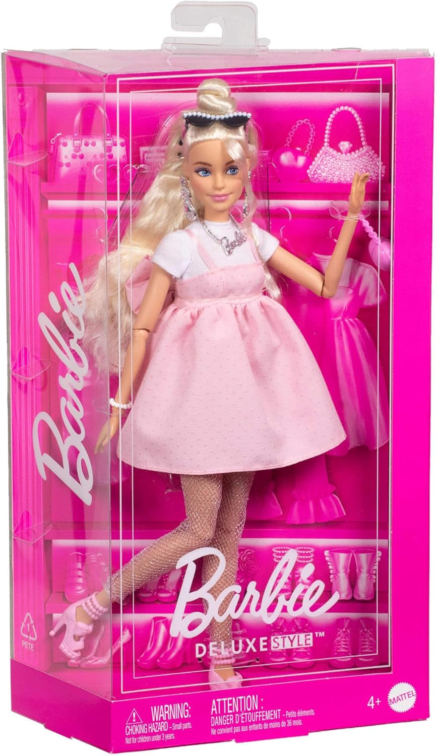 Poupée Barbie Deluxe Style no. 3 avec tenue Barbiecore, cheveux blonds en chignon haut, robe rose pastel avec nœud surdimensionné et accessoires comme des collants résille, HYV27
