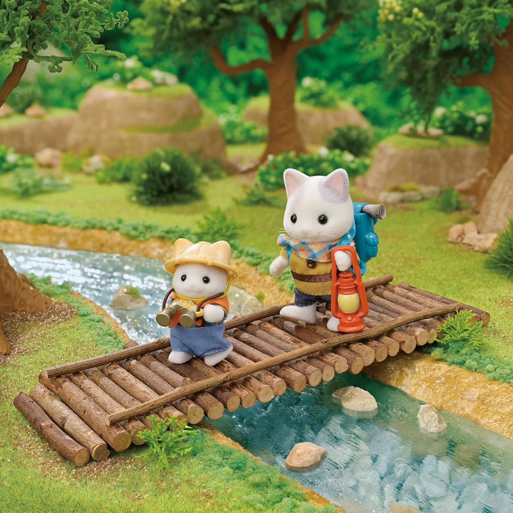 Sylvanian Families - 5763 Adventure Explorer - Ensemble avec deux figurines, père et bébé chaton au lait, figurine animale, jouet détaillé pour enfants à partir de 3 ans
