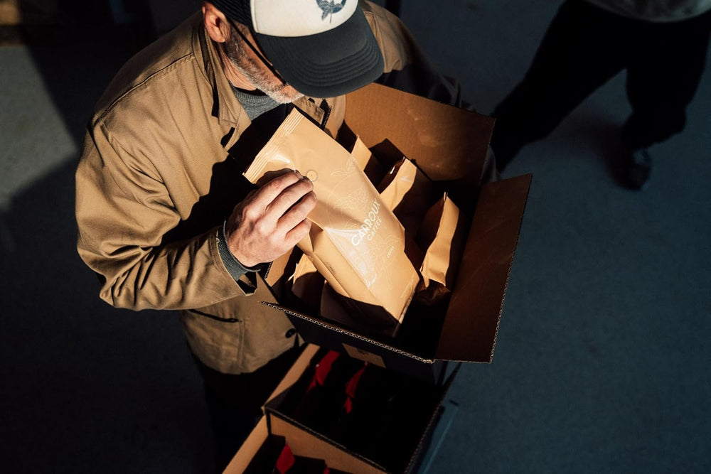 CARROUX Crema grains de café entiers (1 kg) - Grains de café haut de gamme de Hambourg - Fraîchement torréfiés de manière traditionnelle