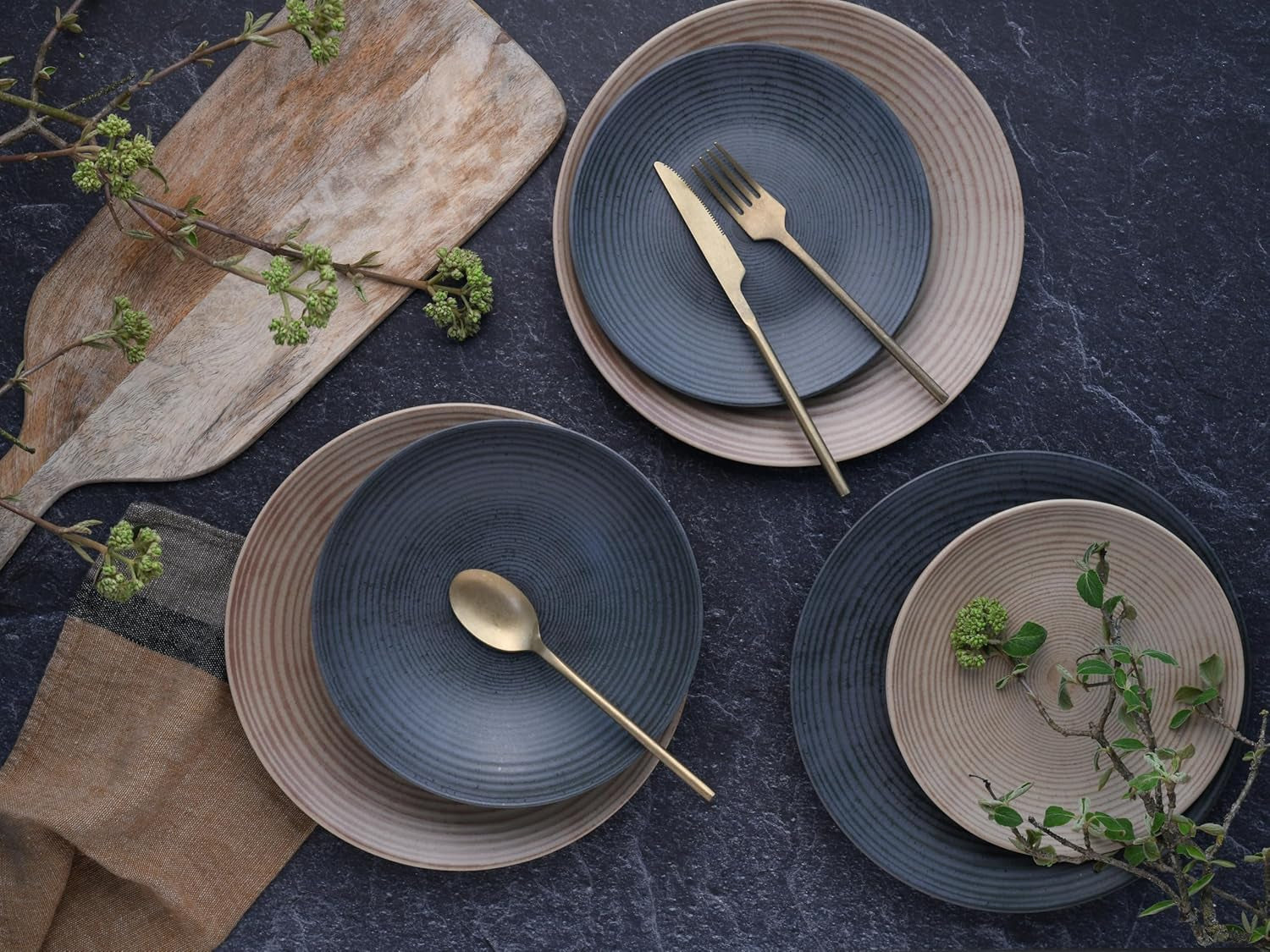 CreaTable, 13139, série Catania, service de table 12 pièces, service d'assiettes en porcelaine, passe au lave-vaisselle et au micro-ondes, fabriqué au Portugal