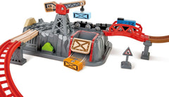 Hape Eisenbahn-Baukasten-Set - mit integrierter Lagerbox und Güterzug aus Holz, Bahn-Set mit Schienen, Brücken & Zubehör, Montessori-Spielzeug, Kreatives Bauen & Spielen, für Kinder ab 3 Jahren